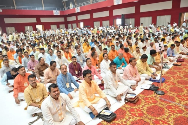 ਪ੍ਰਤੀਨਿਧੀ ਸਭਾ ਵਿੱਚ ਮੌਜੂਦ ਸੰਘ ਦੇ ਸਵੈਮਸੇਵਕ ਪ੍ਰਤੀਨਿਧੀ ਸਭਾ ਵਿੱਚ ਮੌਜੂਦ ਸੰਘ ਦੇ ਸਵੈਮਸੇਵਕ