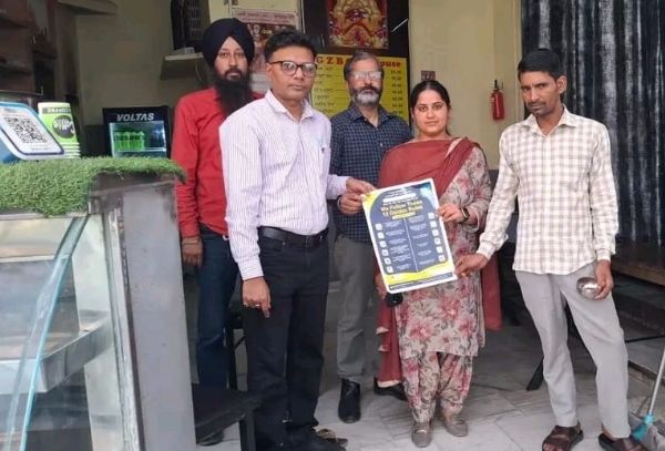 ਜਾਗਰੂਕਤਾ ਮੁਹਿੰਮ ਦੌਰਾਨ ਫੂਡ ਸੇਫਟੀ ਵਿਭਾਗ ਦੇ ਕਰਮਚਾਰੀ