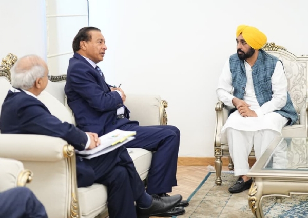 ਉਦਯੋਗ ਜਗਤ ਦੇ ਦਿੱਗਜ਼ਾਂ ਨਾਲ ਮੁਲਾਕਾਤ ਕਰਦੇ ਮੁੱਖ ਮੰਤਰੀ ਭਗਵੰਤ ਮਾਨ ਉਦਯੋਗ ਜਗਤ ਦੇ ਦਿੱਗਜ਼ਾਂ ਨਾਲ ਮੁਲਾਕਾਤ ਕਰਦੇ ਮੁੱਖ ਮੰਤਰੀ ਭਗਵੰਤ ਮਾਨ