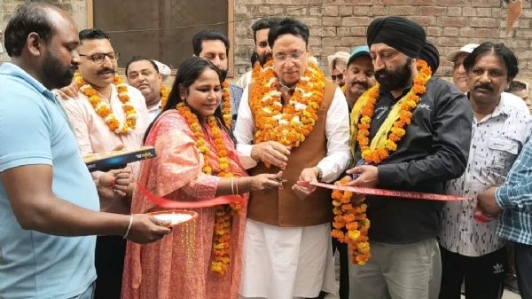 ਨਵੇਂ ਟਿਊਬਵੈੱਲ ਦੀ ਉਸਾਰੀ ਸ਼ੁਰੂ ਕਰਦੇ ਵਿਧਾਇਕ ਡਾ. ਗੁਪਤਾ