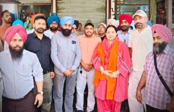 ਵਿਧਾਇਕਾ ਜੀਵਨਜੋਤ ਕੌਰ ਵੱਲੋਂ ਅਹਿਮ ਪ੍ਰੋਜੈਕਟ ਦੀ ਸ਼ੁਰੂਆਤ ਕਰਵਾਉਣ ਸਮੇਂ।