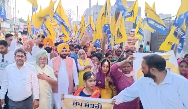 ਮਹਿਲਾਵਾਂ ਨੇ “ਮੁੱਖ ਮੰਤਰੀ ਮਾਵਾਂ-ਧੀਆਂ ਸਤਿਕਾਰ ਯੋਜਨਾ” ਦੀ ਖ਼ੁਸ਼ੀ ਮਨਾਈ ਅਤੇ ਪੂਰੇ ਉਤਸ਼ਾਹ ਨਾਲ ਸਮਾਰੋਹ ਨੂੰ ਯਾਦਗਾਰ ਬਣਾਇਆ।