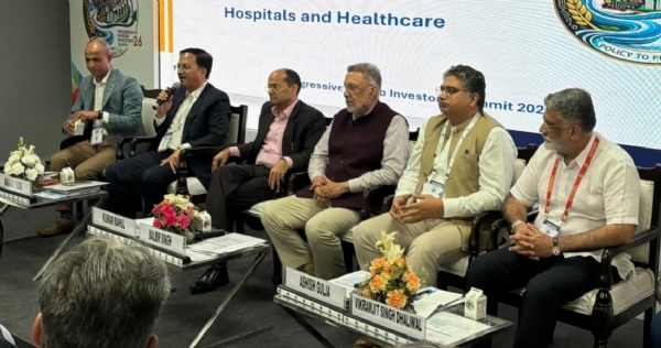 ਸੈਸ਼ਨ ਦੌਰਾਨ ਸਿਹਤ ਮੰਤਰੀ ਡਾ. ਬਲਵੀਰ ਸਿੰਘ ਅਤੇ ਹੋਰ ਪਤਵੰਤੇ।