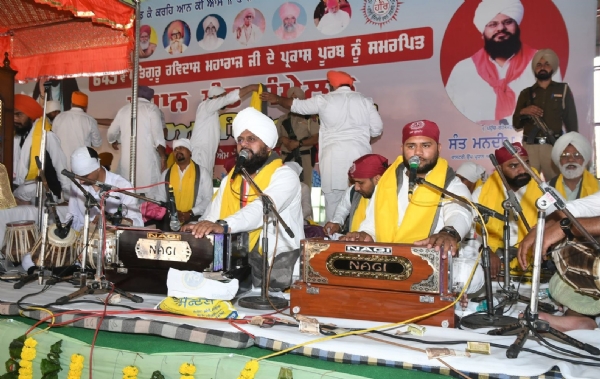 ਸਮਾਗਮ ਦੌਰਾਨ ਸੰਤ ਬਾਬਾ ਮਨਦੀਪ ਸਿੰਘ ਨੇ ਧਾਰਮਿਕ ਕੀਰਤਨ, ਵਚਨ ਅਤੇ ਗੁਰਬਾਣੀ ਦੇ ਰਸਭਰੇ ਕੀਰਤਨ ਨਾਲ ਸੰਗਤ ਨੂੰ ਨਿਹਾਲ ਕੀਤਾ ਗਿਆ।