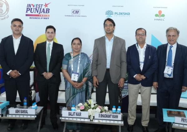 ਸਮਾਗਮ ’ਚ ਉਦਯੋਗਿਗ ਦਿੱਗਜ਼ਾਂ ਨਾਲ ਕੈਬਨਿਟ ਮੰਤਰੀ ਡਾ. ਬਲਜੀਤ ਕੌਰ
