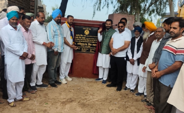 ਵਿਕਾਸ ਪ੍ਰੋਜੈਕਟਾਂ ਦੀ ਸ਼ੁਰੂਆਤ ਕਰਵਾਉਂਦੇ ਵਿਧਾਇਕ ਨਰਿੰਦਰ ਪਾਲ ਸਵਨਾ