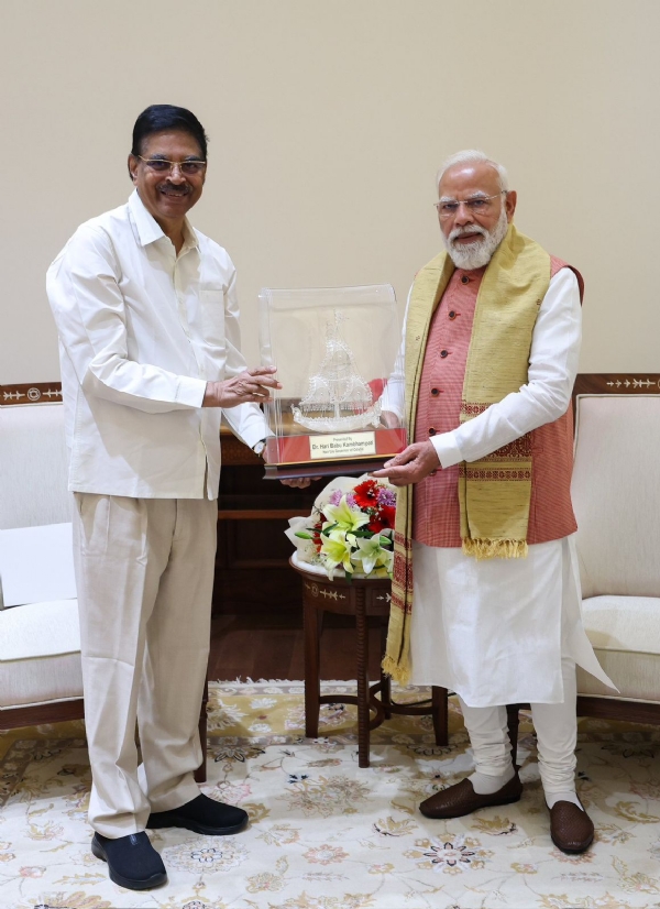 ਓਡੀਸ਼ਾ ਦੇ ਰਾਜਪਾਲ ਡਾ: ਹਰੀ ਬਾਬੂ ਕੰਭਮਪਤੀ ਪ੍ਰਧਾਨ ਮੰਤਰੀ ਮੋਦੀ ਨਾਲ ਮੁਲਾਕਾਤ ਕਰਦੇ ਹੋਏ
