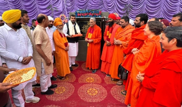 ਵਿਧਾਇਕ ਜਗਦੀਪ ਕੰਬੋਜ ਗੋਲਡੀ ਨੇ ਪਰਮ ਸੰਤ ਸਵਾਮੀ ਪ੍ਰੇਮ ਵਿਵੇਕਾਨੰਦ ਦੀ ਹਾਜ਼ਰੀ ਵਿਚ ਫਿਰੋਜ਼ਪੁਰ -ਫਾਜ਼ਿਲਕਾ ਰੋਡ ਤੋਂ ਪਿੰਡ ਬੈਲਰ ਵਿਖ਼ੇ 69 ਲੱਖ ਦੀ ਲਾਗਤ ਨਾਲ ਬਾਬਾ ਭੁੱਮਣ ਸ਼ਾਹ ਮਾਰਗ ਦਾ ਨੀਂਹ ਪੱਥਰ ਰੱਖਿਆ