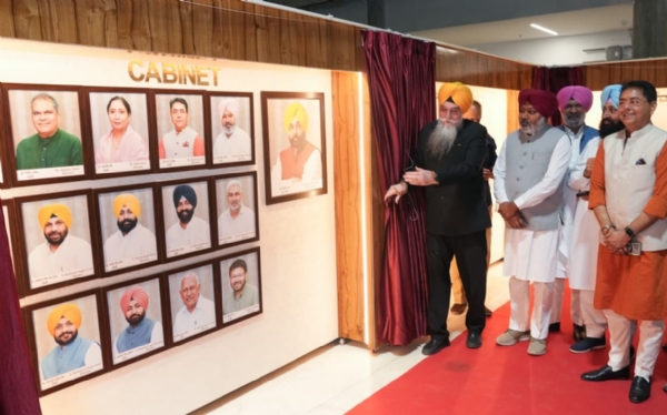 ਸਪੀਕਰ ਵੱਲੋਂ ਪੰਜਾਬ ਵਿਧਾਨ ਸਭਾ ਹਾਲ ਵਿੱਚ ਮੌਜੂਦਾ ਵਿਧਾਇਕਾਂ ਦੀਆਂ ਲਗਾਈਆਂ ਫੋਟੋਆਂ ਦਾ ਉਦਘਾਟਨ ਕੀਤਾ ਗਿਆ