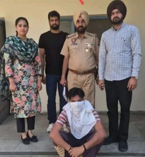 ਪੁਲਿਸ ਪਾਰਟੀ ਦੇ ਨਾਲ ਕਾਬੂ ਮੁਲਜ਼ਮ ਪੁਲਿਸ ਪਾਰਟੀ ਦੇ ਨਾਲ ਕਾਬੂ ਮੁਲਜ਼ਮ