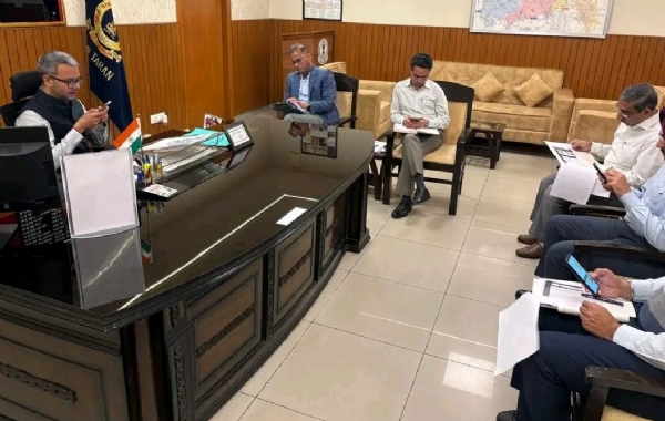 ਪ੍ਰੀ-ਐਸ.ਆਈ.ਆਰ ਮੈਪਿੰਗ ਦੇ ਕੰਮ ਸਬੰਧੀ ਚੋਣਕਾਰ ਰਜਿਸਟ੍ਰੇਸ਼ਨ ਅਫ਼ਸਰਾਂ ਨਾਲ ਮੀਟਿੰਗ ਕਰਦੇ ਹੋਏ ਡਿਪਟੀ ਕਮਿਸ਼ਨਰ ਰਾਹੁਲ।