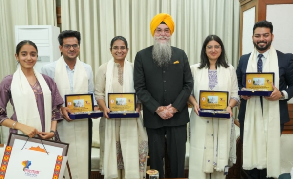 ਸਿਵਲ ਸੇਵਾਵਾਂ ਪ੍ਰੀਖਿਆ ਪਾਸ ਕਰਨ ਵਾਲੇ ਵਿਦਿਆਰਥੀਆਂ ਦਾ ਸਨਮਾਨ ਕਰਨ ਸਮੇਂ ਸਪੀਕਰ ਕੁਲਤਾਰ ਸਿੰਘ ਸੰਧਵਾਂ