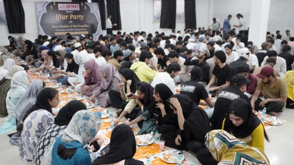 ਆਰੀਅਨਜ਼ ਵਿਖੇ ਆਯੋਜਿਤ ਇਫਤਾਰ ਪਾਰਟੀ ਦਾ ਦ੍ਰਿਸ਼।