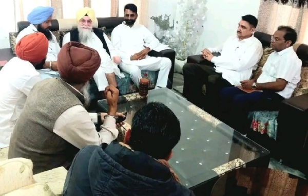 ਪਿੰਡ ਵਾਸੀਆਂ ਨਾਲ ਗੱਲਬਾਤ ਕਰਦੇ ਸਪੀਕਰ ਸੰਧਵਾਂ