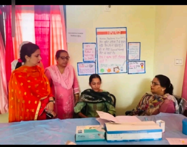 ਮੁਫ਼ਤ ਸਰਵਾਈਕਲ ਕੈਂਸਰ ਟੀਕਾਕਰਨ ਕੈਂਪ ਦਾ ਦ੍ਰਿਸ਼।