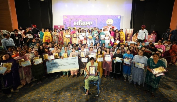 ਔਰਤਾਂ ਦਾ ਸਨਮਾਨ ਕਰਨ ਉਪਰੰਤ ਮੁੱਖ ਮੰਤਰੀ ਭਗਵੰਤ ਮਾਨ