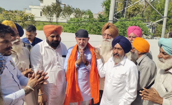 ਪੰਜਾਬ ਬਚਾਓ ਯਾਤਰਾ ਦੇ ਸਬੰਧ ਵਿੱਚ ਪਿੰਡ ’ਚ ਜਨਤਕ ਮੀਟਿੰਗ ਦੌਰਾਨ ਅਰਵਿੰਦ ਖੰਨਾ