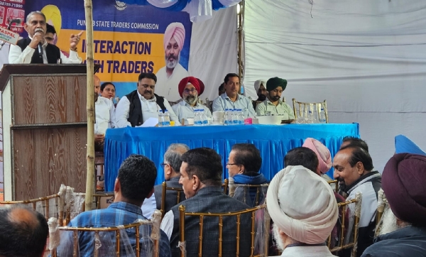 ਬਟਾਲਾ ਵਿਖੇ ਮੀਟਿੰਗ ਦੌਰਾਨ ਟ੍ਰੇਡਰਜ਼ ਕਮਿਸ਼ਨ ਦੇ ਨੁਮਾਇੰਦੇ, ਵਪਾਰੀਆਂ ਤੇ ਦੁਕਾਨਦਾਰ
