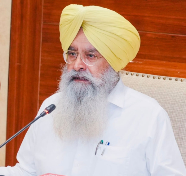 ਪੰਜਾਬ ਦੇ ਖੇਤੀਬਾੜੀ ਅਤੇ ਕਿਸਾਨ ਭਲਾਈ ਮੰਤਰੀ ਗੁਰਮੀਤ ਸਿੰਘ ਖੁੱਡੀਆਂ