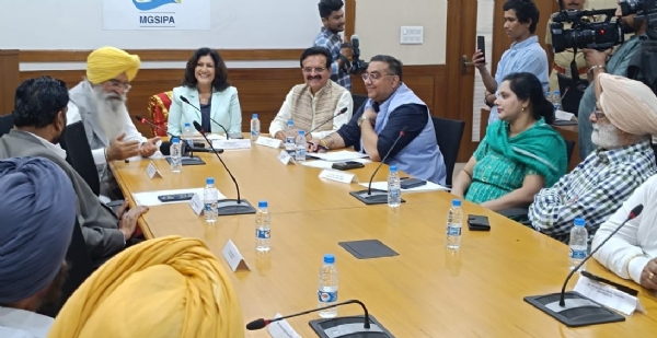 ਸੈਮੀਨਾਰ ’ਚ ਕੈਨੇਡਾ ਦੇ ਓਨਟਾਰੀਓ ਸੂਬੇ ਤੋਂ ਛੋਟੇ ਕਾਰੋਬਾਰਾਂ ਦੀ ਐਸੋਸੀਏਟ ਮੰਤਰੀ ਨੀਨਾ ਟਾਂਗਰੀ ਅਤੇ ਪੰਜਾਬ ਦੇ ਫੂਡ ਪ੍ਰੋਸੈਸਿੰਗ, ਖੇਤੀਬਾੜੀ, ਪਸ਼ੂ ਪਾਲਣ ਅਤੇ ਡੇਅਰੀ ਵਿਕਾਸ ਲਈ ਕੈਬਨਿਟ ਮੰਤਰੀ ਗੁਰਮੀਤ ਸਿੰਘ ਖੁੱਡੀਆਂ ਨੇ ਮੁੱਖ ਮਹਿਮਾਨ ਵਜੋਂ ਸ਼ਿਰਕਤ ਕੀਤੀ।