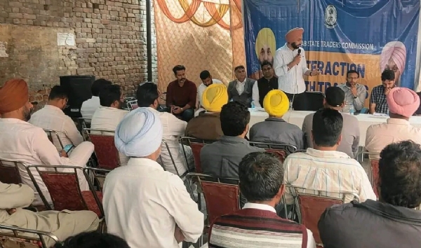 ਪੰਜਾਬ ਸਟੇਟ ਟਰੇਡਰ ਕਮਿਸ਼ਨ ਵੱਲੋਂ ਪਿੰਡ ਲੰਬੀ ਵਿਖੇ ਵਪਾਰੀਆਂ ਨਾਲ ਆਯੋਜਿਤ ਮੀਟਿੰਗ ਪੰਜਾਬ ਸਟੇਟ ਟਰੇਡਰ ਕਮਿਸ਼ਨ ਵੱਲੋਂ ਪਿੰਡ ਲੰਬੀ ਵਿਖੇ ਵਪਾਰੀਆਂ ਨਾਲ ਆਯੋਜਿਤ ਮੀਟਿੰਗ