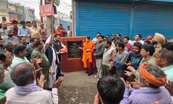 ਵਿਕਾਸ ਕਾਰਜਾਂ ਦੀ ਸ਼ੁਰੂਆਤ ਕਰਦੇ ਹੋਏ ਵਿਧਾਇਕ ਰਾਜਿੰਦਰਪਾਲ ਕੌਰ ਛੀਨਾ