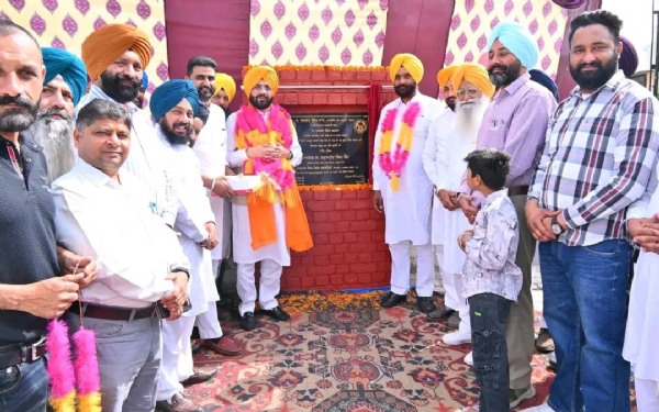 ਵਿਕਾਸ ਕਾਰਜਾਂ ਦੀ ਸ਼ੁਰੂਆਤ ਕਰਵਾਉਂਦੇ ਕੈਬਨਿਟ ਮੰਤਰੀ ਤਰੁਨਪ੍ਰੀਤ ਸਿੰਘ