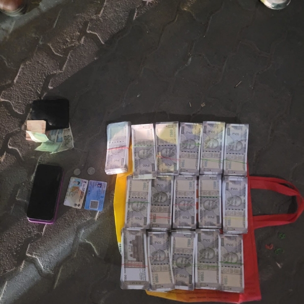 ਅਸਾਮ ’ਚ ਬਰਾਮਦ ਨਕਲੀ ਕਰੰਸੀ ਨੋਟ ਅਸਾਮ ’ਚ ਬਰਾਮਦ ਨਕਲੀ ਕਰੰਸੀ ਨੋਟ