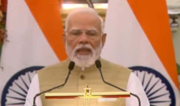 ਪ੍ਰਧਾਨ ਮੰਤਰੀ ਪ੍ਰੈਸ ਬਿਆਨ ਦਿੰਦੇ ਹੋਏ