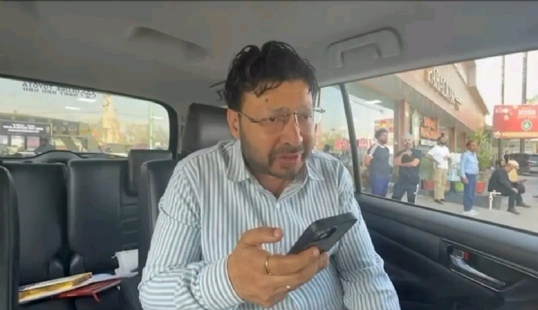 ਗੱਲਬਾਤ ਕਰਦੇ ਡਾ. ਰਵਜੋਤ ਸਿੰਘ।