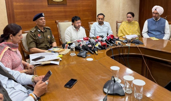 ਜਾਣਕਾਰੀ ਦਿੰਦੇ ਹੋਏ ਡਾ. ਰਵਜੋਤ ਸਿੰਘ। ਜਾਣਕਾਰੀ ਦਿੰਦੇ ਹੋਏ ਡਾ. ਰਵਜੋਤ ਸਿੰਘ।