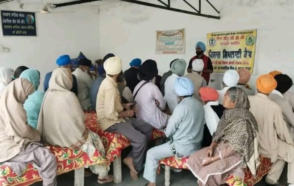 ਕਿਸਾਨ ਜਾਗਰੂਕਤਾ ਕੈਂਪ ਦੌਰਾਨ ਵਿਭਾਗ ਦੇ ਕਰਮਚਾਰੀ ਅਤੇ ਕਿਸਾਨ