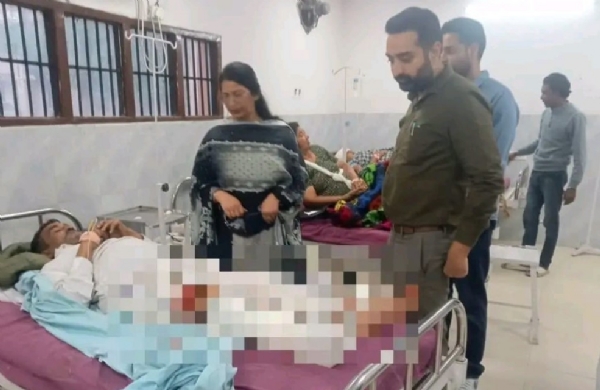 ਸੜਕ ਹਾਦਸੇ ’ਚ ਜਖਮੀਆਂ ਦਾ ਹਾਲ-ਚਾਲ ਜਾਣਦੇ ਸਿਵਲ ਸਰਜਨ