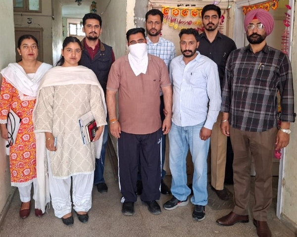 ਵਿਜੀਲੈਂਸ ਬਿਊਰੋ ਵੱਲੋਂ ਕਾਬੂ ਮੁਲਜ਼ਮ।