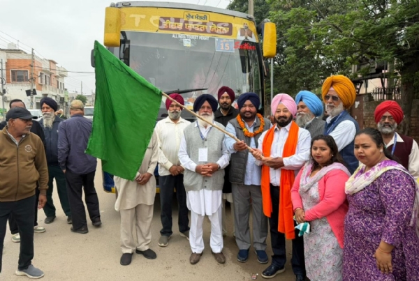 ਅਜੀਤ ਪਾਲ ਸਿੰਘ ਕੋਹਲੀ ਵੱਲੋਂ ਵਾਰਡ 60 ਧਾਮੋਮਾਜਰਾ ਤੋਂ ਤੀਰਥ ਯਾਤਰਾ ਬੱਸ ਰਵਾਨਾ ਅਜੀਤ ਪਾਲ ਸਿੰਘ ਕੋਹਲੀ ਵੱਲੋਂ ਵਾਰਡ 60 ਧਾਮੋਮਾਜਰਾ ਤੋਂ ਤੀਰਥ ਯਾਤਰਾ ਬੱਸ ਰਵਾਨਾ