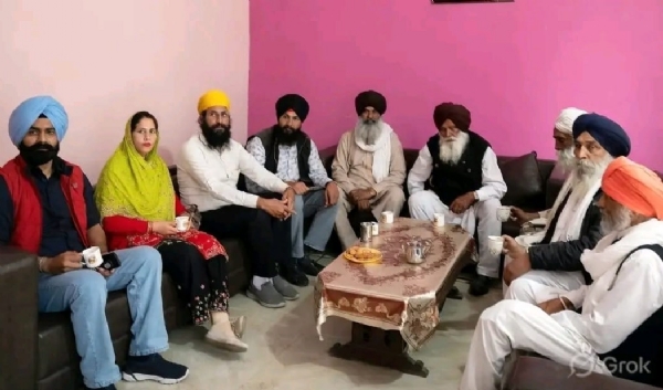 ਕਿਸਾਨਾਂ ਨੂੰ ਜਾਗਰੂਕ ਕਰਦੇ ਖੇਤੀਬਾੜੀ ਵਿਭਾਗ ਦੇ ਕਰਮਚਾਰੀ ਕਿਸਾਨਾਂ ਨੂੰ ਜਾਗਰੂਕ ਕਰਦੇ ਖੇਤੀਬਾੜੀ ਵਿਭਾਗ ਦੇ ਕਰਮਚਾਰੀ