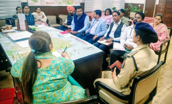 ਮੀਟਿੰਗ ਕਰਦੇ ਹੋਏ ਪਟਿਆਲਾ ਦੇ ਵਧੀਕ ਡਿਪਟੀ ਕਮਿਸ਼ਨਰ (ਜੀ) ਸਿਮਰਪ੍ਰੀਤ ਕੌਰ