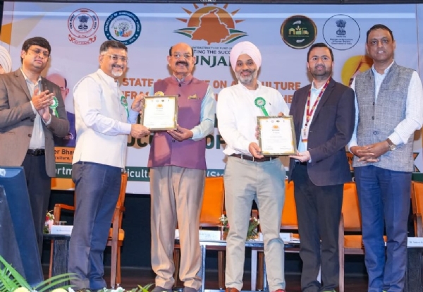 ਸਮਾਗਮ ਦੌਰਾਨ ਬਾਗਬਾਨੀ ਮੰਤਰੀ ਮੋਹਿੰਦਰ ਭਗਤ ਅਤੇ ਹੋਰ ਪਤਵੰਤੇ।