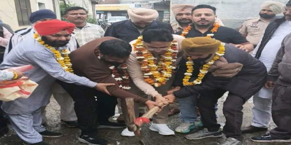 ਵਿਧਾਇਕ ਡਾ. ਅਜੇ ਗੁਪਤਾ ਨੇ ਸਟ੍ਰੀਟ ਡਿਵੈਲਪਮੈਂਟ ਪ੍ਰੋਜੈਕਟ ਦਾ ਕੀਤਾ ਉਦਘਾਟਨ