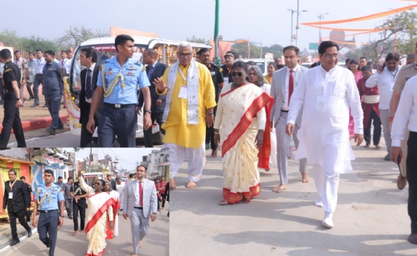 ਰਾਸ਼ਟਰਪਤੀ ਨੰਗੇ ਪੈਰੀਂ ਤੁਰ ਕੇ ਆਪਣੀ ਪਰਿਕਰਮਾ ਸ਼ੁਰੂ ਕੀਤੀ।