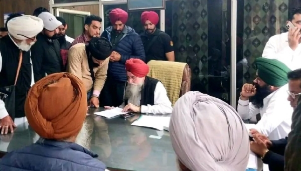 ਲੋਕ ਮਿਲਣੀ ਦੌਰਾਨ ਸਪੀਕਰ ਕੁਲਤਾਰ ਸਿੰਘ ਸੰਧਵਾਂ ਅਤੇ ਹੋਰ।