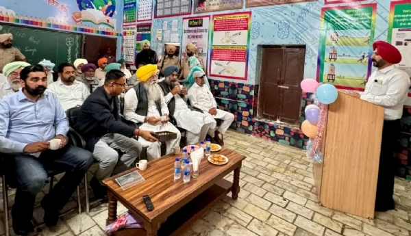 ਸਮਾਗਮ ਦੌਰਾਨ ਕੈਬਿਨਿਟ ਮੰਤਰੀ ਗੁਰਮੀਤ ਸਿੰਘ ਖੁੱਡੀਆਂ ਅਤੇ ਹੋਰ। ਸਮਾਗਮ ਦੌਰਾਨ ਕੈਬਿਨਿਟ ਮੰਤਰੀ ਗੁਰਮੀਤ ਸਿੰਘ ਖੁੱਡੀਆਂ ਅਤੇ ਹੋਰ।