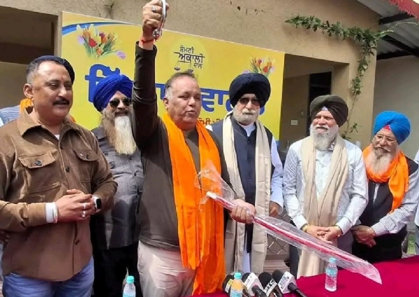 ਸਮਾਗਮ ’ਚ ਨਵ-ਨਿਯੁਕਤ ਇੰਚਾਰਜ ਸੰਜੀਵ ਤਲਵਾੜ ਅਤੇ ਪਾਰਟੀ ਵਰਕਰ ਸਮਾਗਮ ’ਚ ਨਵ-ਨਿਯੁਕਤ ਇੰਚਾਰਜ ਸੰਜੀਵ ਤਲਵਾੜ ਅਤੇ ਪਾਰਟੀ ਵਰਕਰ