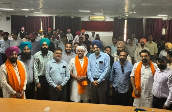 ਪੰਜਾਬ ਮੈਡੀਕਲ ਰੀਪ੍ਰੈਜ਼ੈਂਟੇਟਿਵ ਐਸੋਸੀਏਸ਼ਨ ਦੀ ਮੀਟਿੰਗ ’ਚ ਪਹੁੰਚੇ ਪੀਆਰਟੀਸੀ ਚੇਅਰਮੈਨ ਹਰਪਾਲ ਜੁਨੇਜਾ ਅਤੇ ਹੋਰ