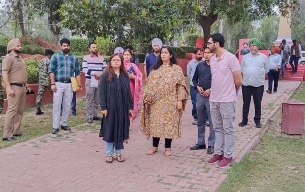 ਡਿਪਟੀ ਕਮਿਸ਼ਨਰ ਫਿਰੋਜ਼ਪੁਰ ਦੀਪਸ਼ਿਖਾ ਸ਼ਰਮਾ ਰਾਜ ਪੱਧਰੀ ਸਮਾਗਮ ਦੀਆਂ ਤਿਆਰੀਆਂ ਦਾ ਜਾਇਜਾ ਲੈਂਦੇ ਹੋਏ।