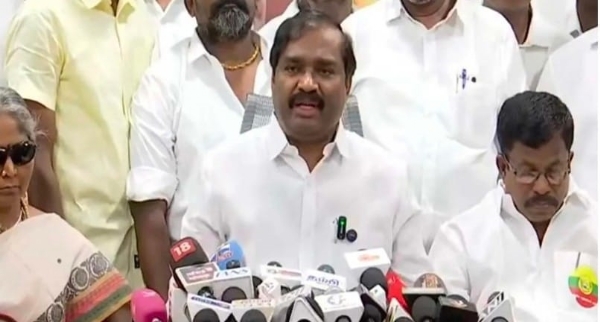 ਵੇਲਮੁਰੂਗਨ ਪ੍ਰੈਸ ਕਾਨਫਰੰਸ ਨੂੰ ਸੰਬੋਧਨ ਕਰਦੇ ਹੋਏ