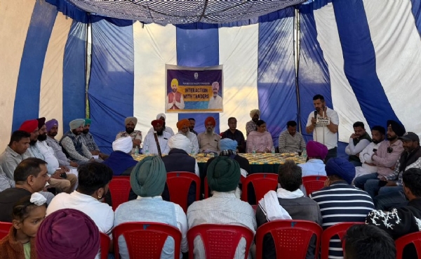 ਟ੍ਰੇਡਰਜ਼ ਕਮਿਸ਼ਨ ਤਹਿਤ ਵਪਾਰੀਆਂ ਤੇ ਦੁਕਾਨਦਾਰਾਂ ਦੀ ਮੀਟਿੰਗ ਦਾ ਦ੍ਰਿਸ਼।