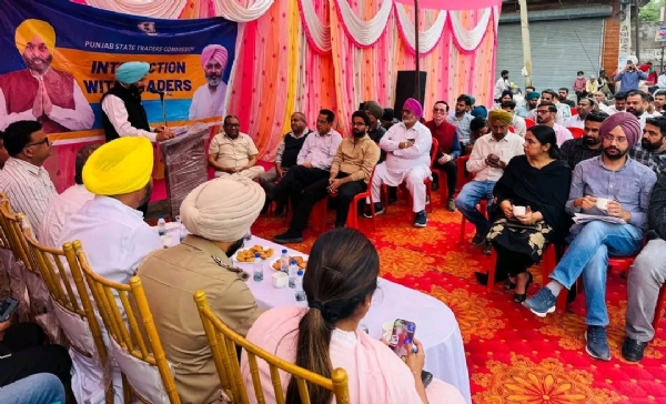 ਮੀਟਿੰਗ ਦੌਰਾਨ ਸੁਖਵਿੰਦਰ ਸਿੰਘ ਮਾਨ ਤੇ ਸਤੀਸ਼ ਚੰਦਰ ਨੇ ਵਪਾਰੀਆਂ ਨਾਲ ਗੱਲਬਾਤ ਕੀਤੀ।