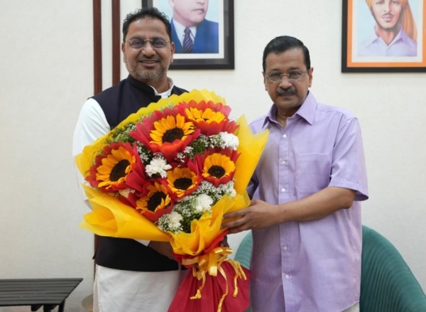 ਅਰਵਿੰਦ ਕੇਜਰੀਵਾਲ ਨਾਲ ਮੁਲਾਕਾਤ ਸਮੇਂ ਪੀ.ਆਰ.ਟੀ.ਸੀ. ਦੇ ਚੇਅਰਮੈਨ ਹਰਪਾਲ ਜੁਨੇਜਾ