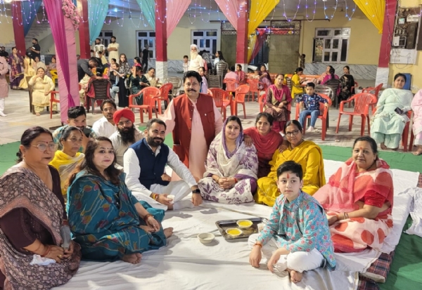 ਸਮਾਗਮ ’ਚ ਹਿੱਸਾ ਲੈਂਦੇ ਵਿਧਾਇਕ ਨਰਿੰਦਰਪਾਲ ਸਿੰਘ ਸਵਨਾ ਤੇ ਧਰਮਪਤਨੀ ਖੁਸ਼ਬੂ ਸਾਵਨ ਅਤੇ ਹੋਰ।